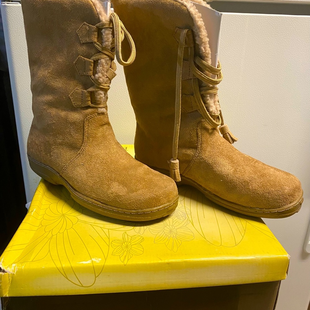 NEW BAMBOO BOOTS, SIZE 8